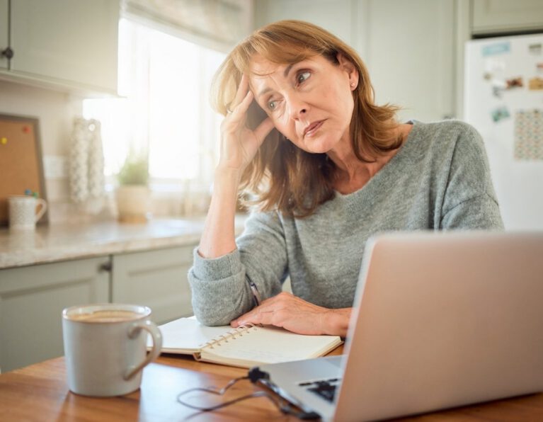 Exercise for Brain Fog in Menopause: What Actually Helps – illustrated guide for women 40+ on Her Daily Fit
